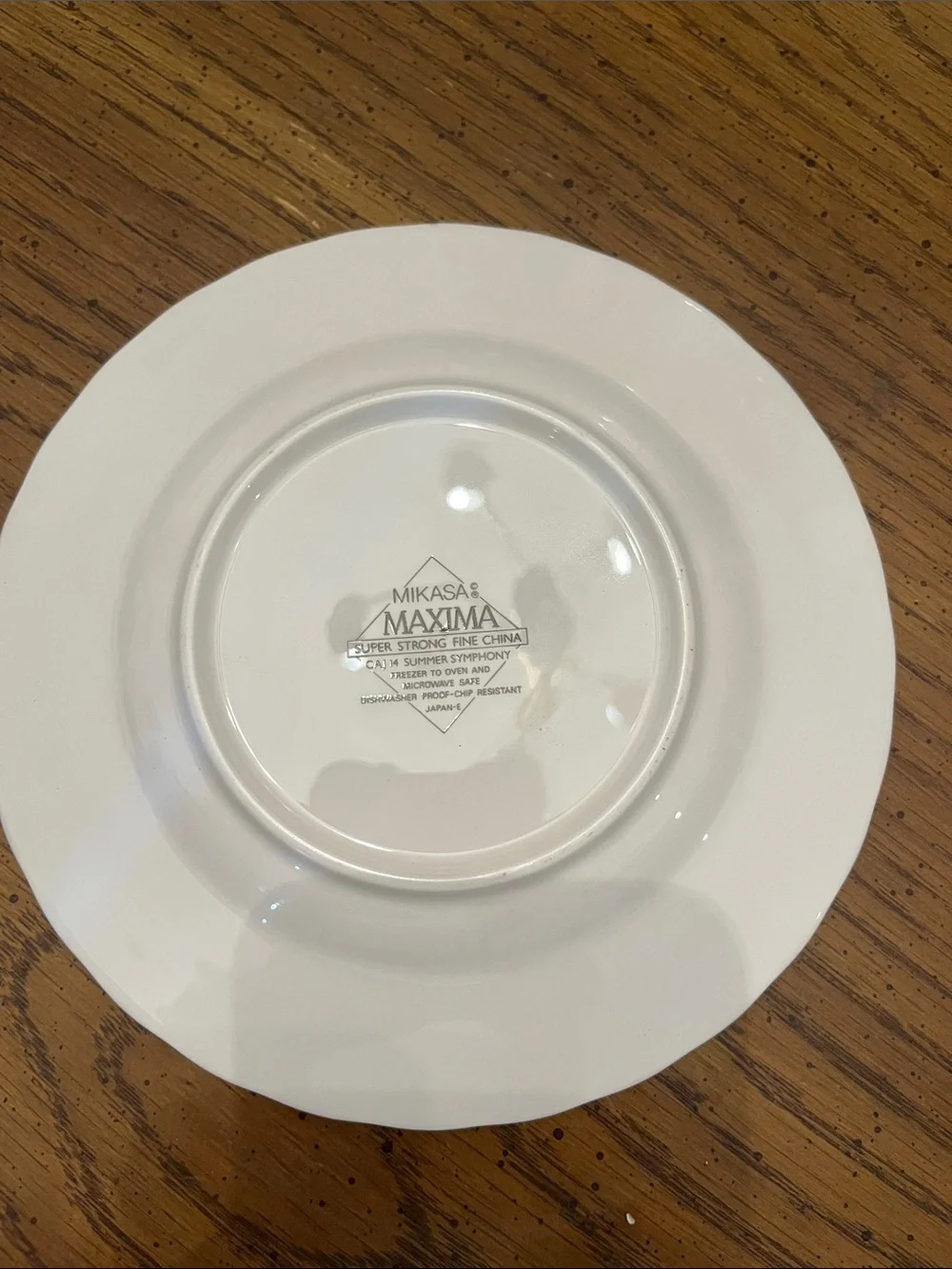 Mikasa Maxima dinnerware pieces in the 